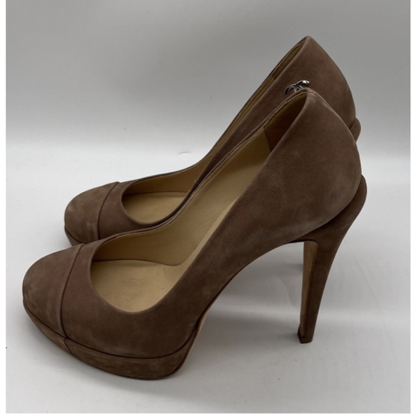 CHANEL Beige Suede Closed Toe Platform w/ Silver CC Logo Pump sz 38.5 - Picture 3 of 6